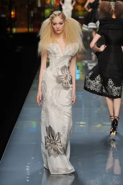 Look 25